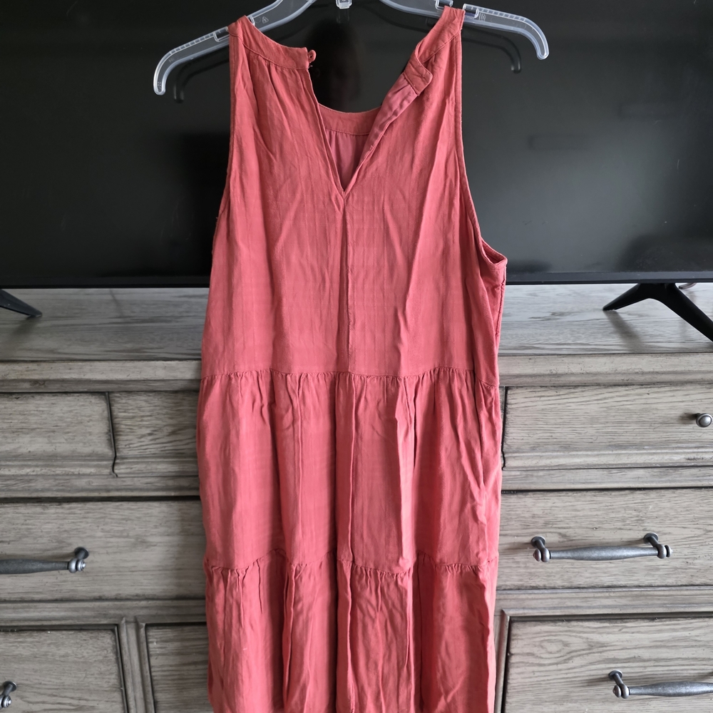 Old Navy Sleeveless Tiered Midi Dress in Coral
